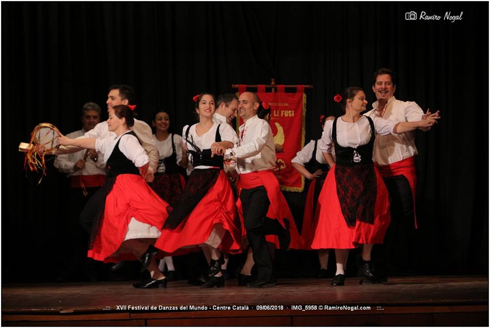 Nuestro Grupo De Baile En El Centre Catala. Excelente Presentación En 2018 Que Esperamos Se Repita En 2019.